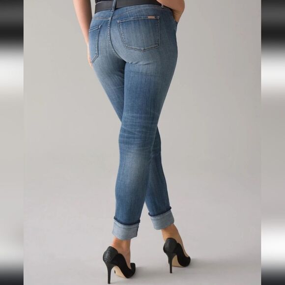 WHBM Curvy Mid Rise Everyday Soft Destructed Slim Jeans - Picture 4 of 14